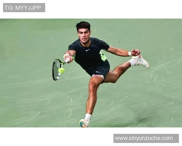 足球场上那位拥有浓密腿毛的球星引发了网友热议他为何成了球迷的另类焦点